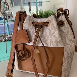 Michael Kors Medium Sized Beige/Tan Bucket Bag